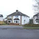 Spacious Modern 3 Bedroom House 4 You, Me And Them