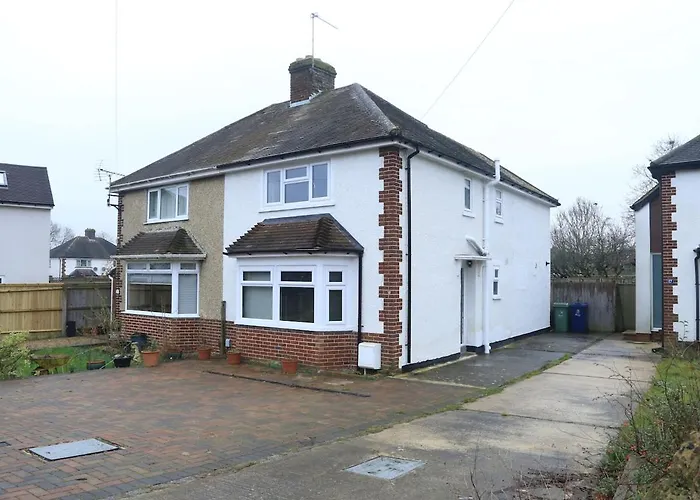 Spacious Modern 3 Bedroom House 4 You, Me And Them