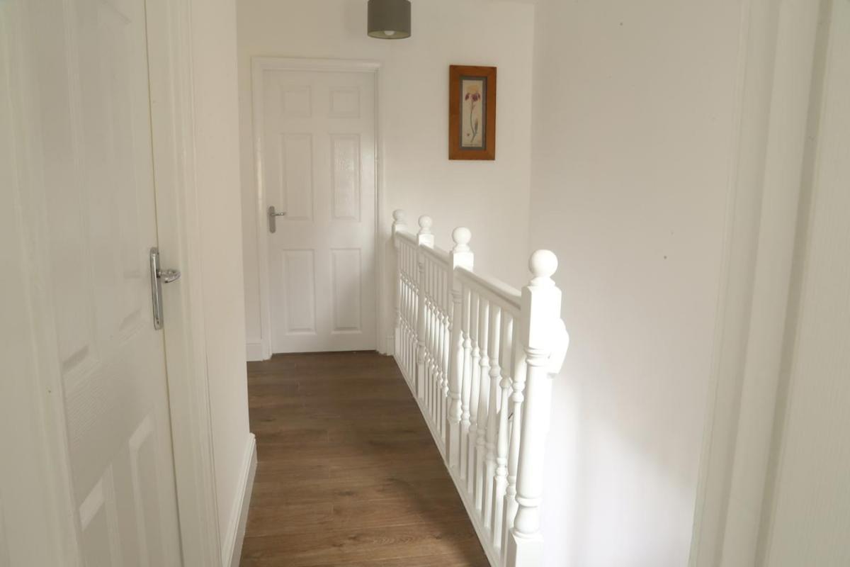 Spacious Modern 3 Bedroom House 4 You, Me And Them *