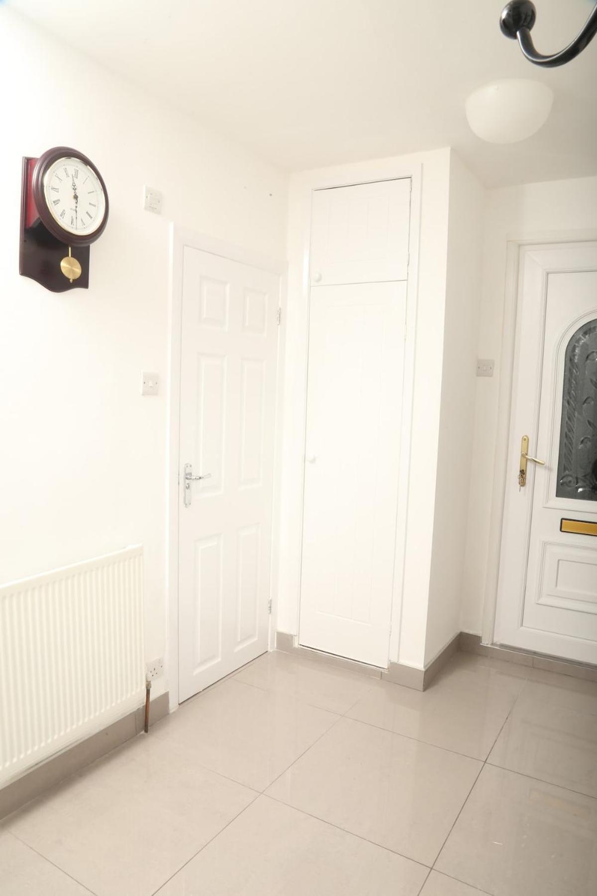 Spacious Modern 3 Bedroom House 4 You, Me And Them *